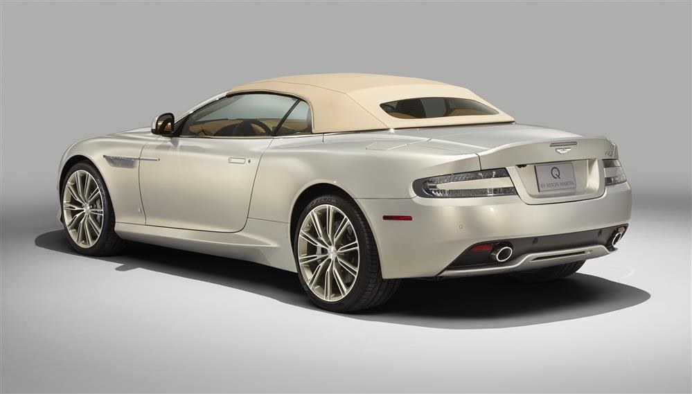 Q-divisie Aston Martin presenteert DB9 Volante voor ruiters