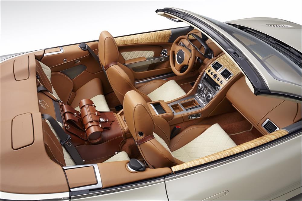 Q-divisie Aston Martin presenteert DB9 Volante voor ruiters