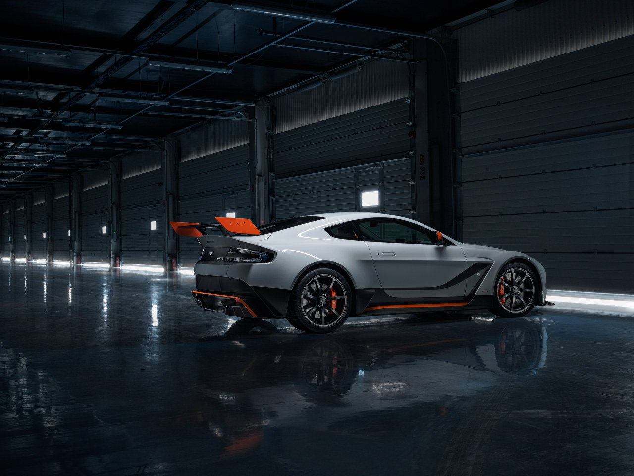 Aston Martin stelt straatlegale V12 Vantage GT3 voor