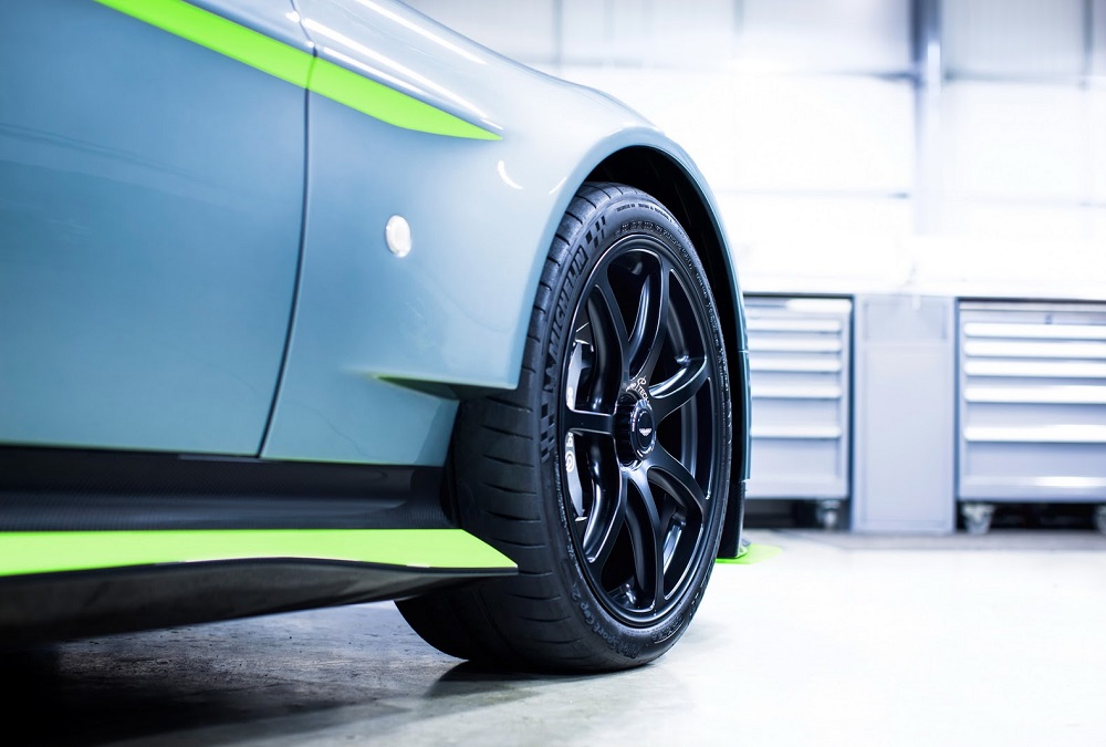 Straatlegaal circuitbeest: de nieuwe Aston Martin Vantage GT8