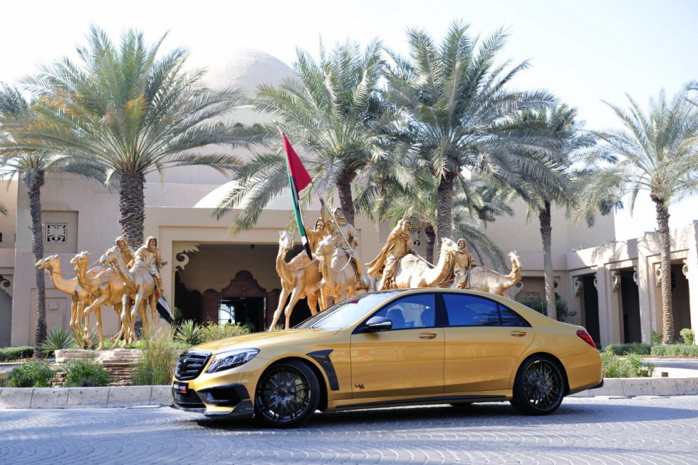 Brabus showt Rocket 900 Desert Gold Edition in Dubai