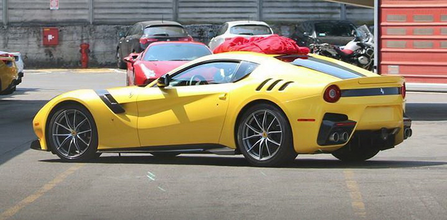 Ferrari F12 GTO ongecamoufleerd gespot
