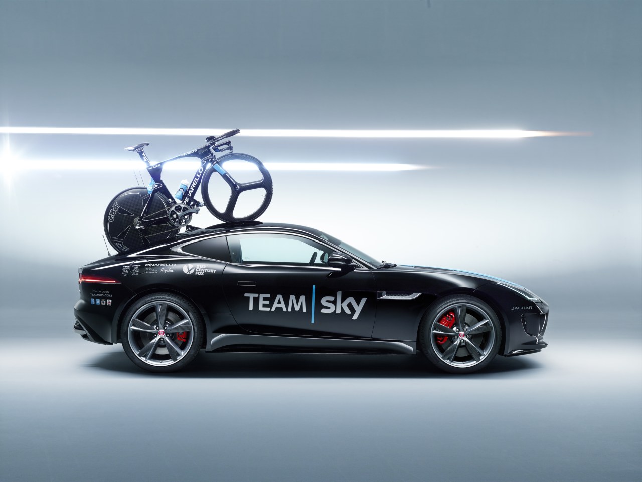 Team Sky met F-Type Concept als volgauto in Tour de France