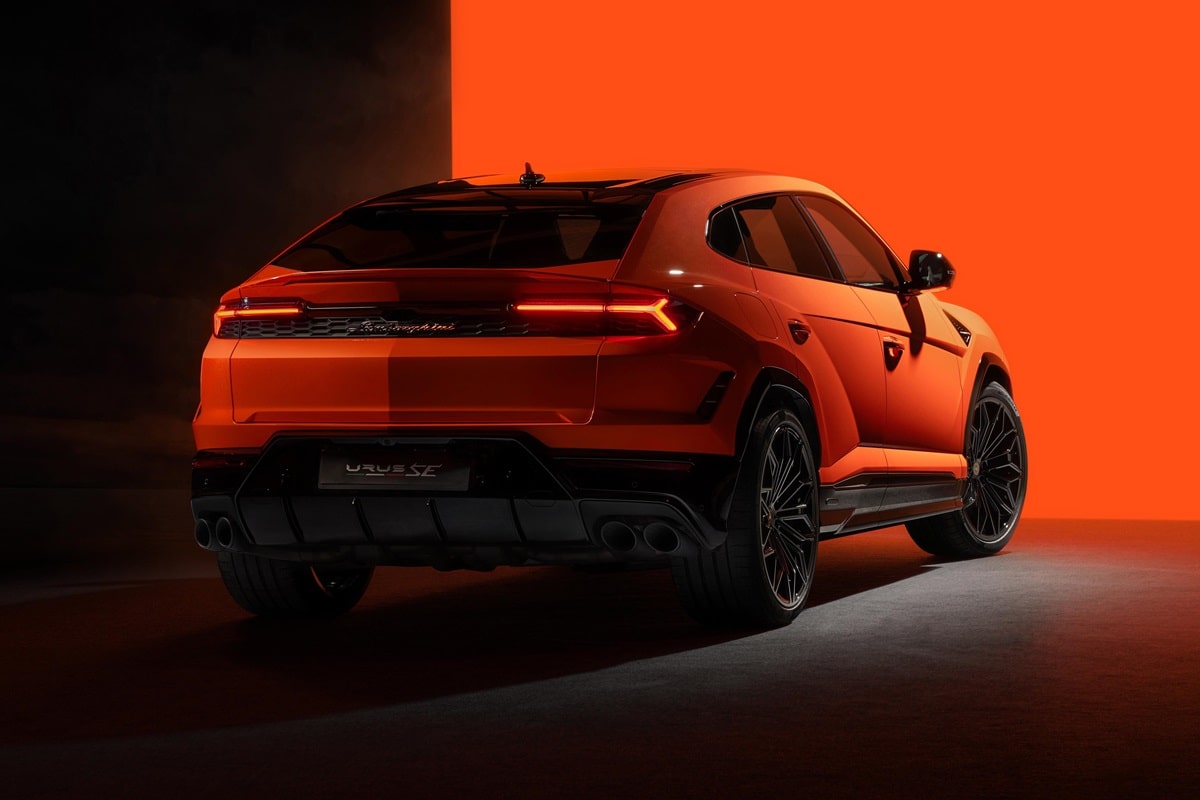 Lamborghini Urus motor en versnellingsbak 2024