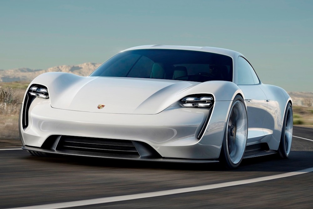 Porsche zet aanval in op Tesla met Mission E Concept