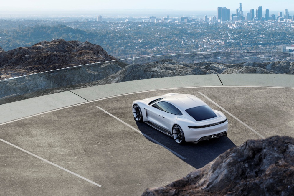 Porsche zet aanval in op Tesla met Mission E Concept
