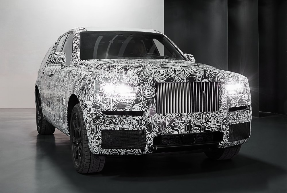 Rolls-Royce toont eerste beelden van toekomstige SUV