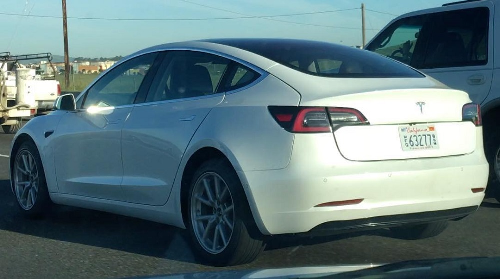Productieversie Tesla Model 3 voor het eerst gespot