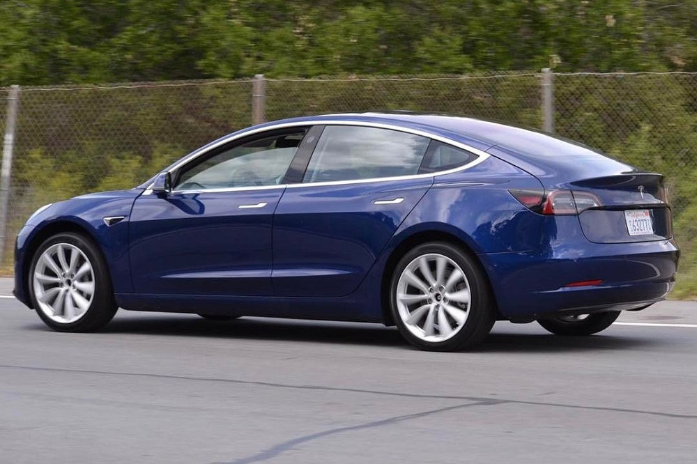 Productieversie Tesla Model 3 voor het eerst gespot