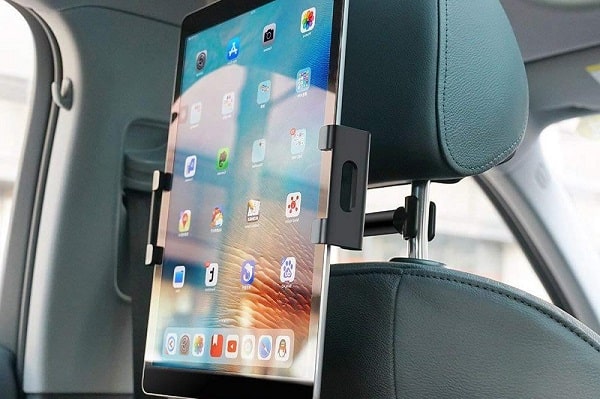 Dit zijn de 5 beste tablethouders voor in de auto in 2024