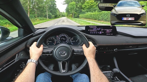 Video Mazda3 2025 e-Skyactiv G 140 Nagisa: exterior, interior & POV test drive