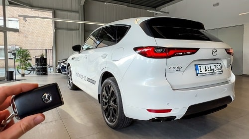 video Mazda CX-60 PHEV Homura 2022: exterior and interior