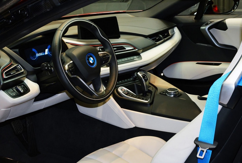 Heerlijke BMW i8 met AC Schnitzer goodies schittert in Abu Dhabi