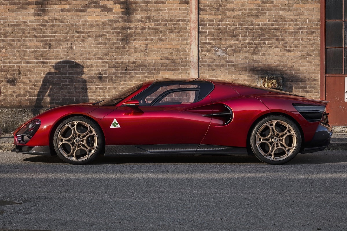 Consumption CO2 emissions Alfa Romeo 33 Stradale 102 kWh 750 hp automatic AWD
