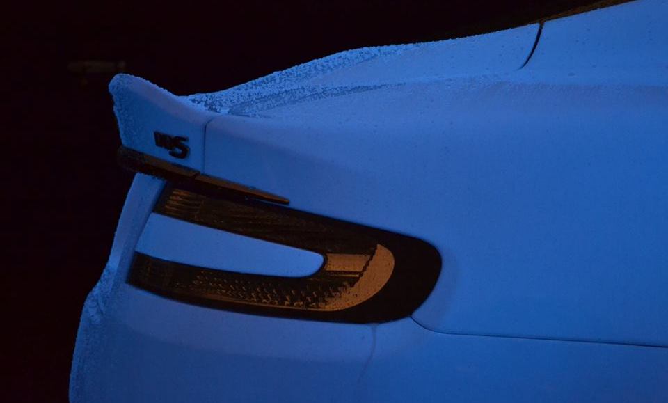 Met deze Aston Martin DBS uit de Gumball 3000 rally val je altijd op