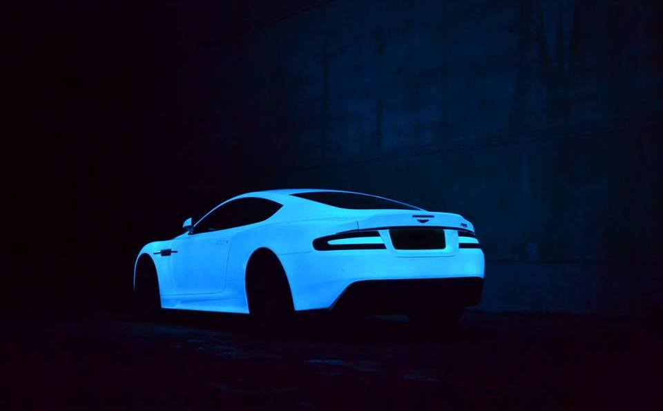 Met deze Aston Martin DBS uit de Gumball 3000 rally val je altijd op