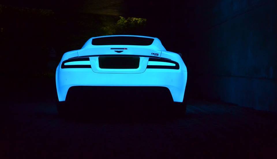 Met deze Aston Martin DBS uit de Gumball 3000 rally val je altijd op