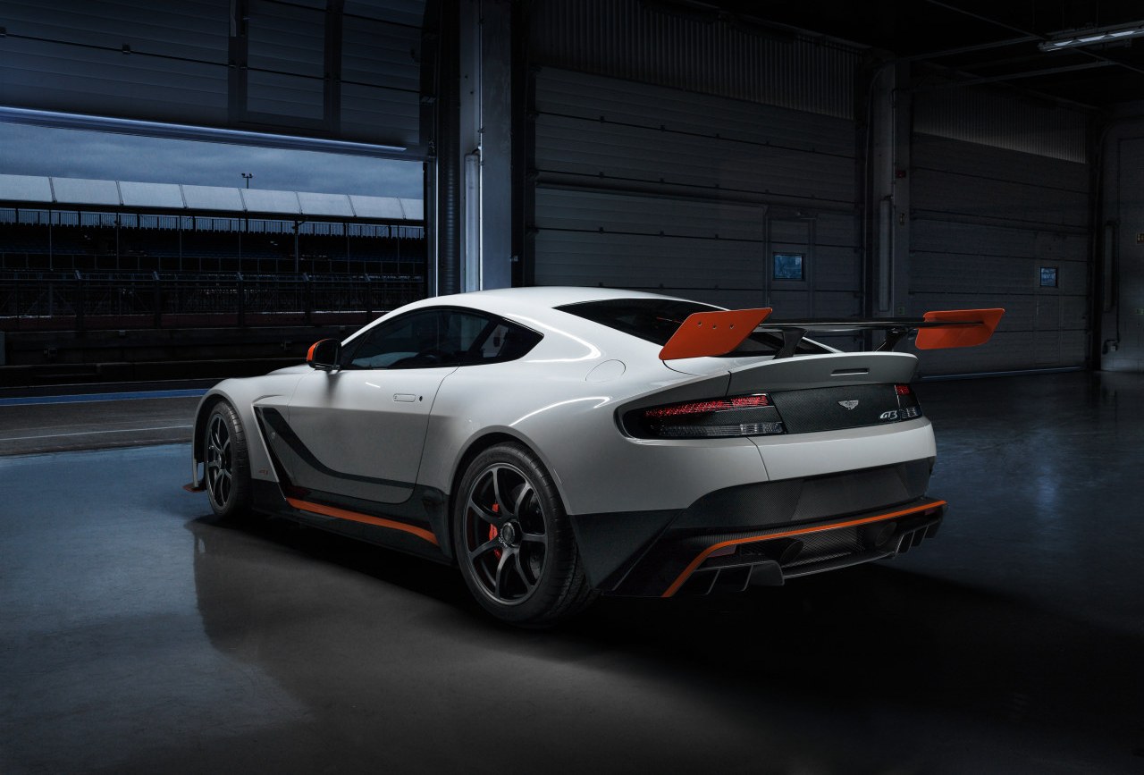 Aston Martin stelt straatlegale V12 Vantage GT3 voor