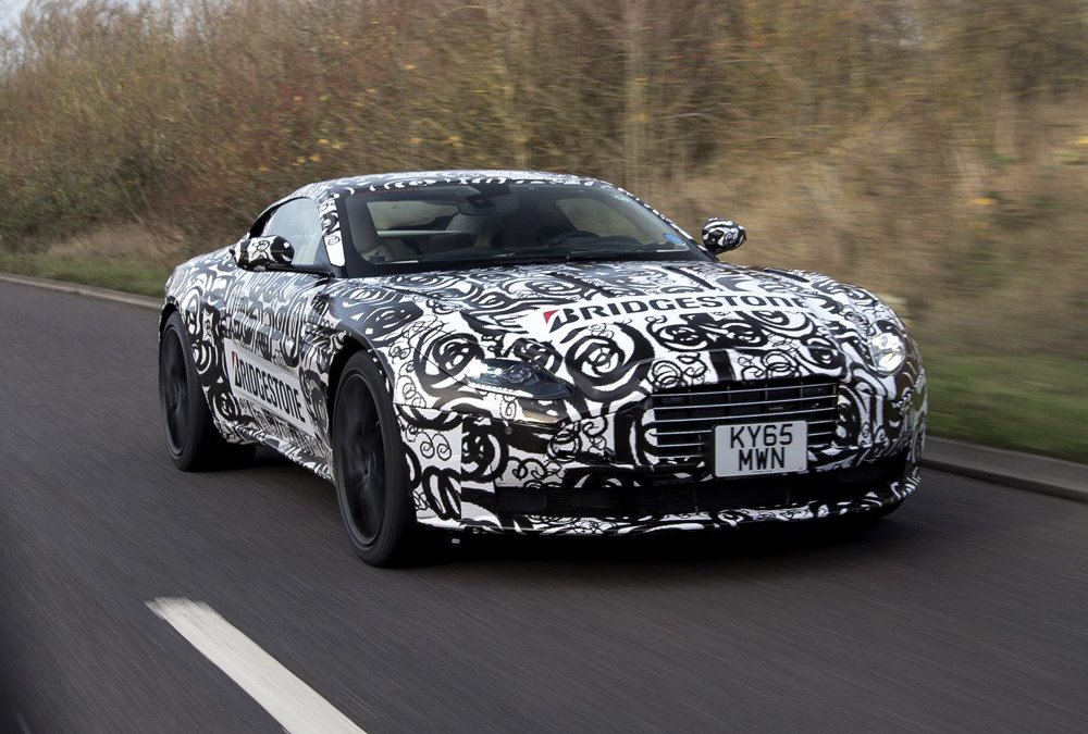 Licht gecamoufleerde Aston Martin DB11 op foto vastgelegd