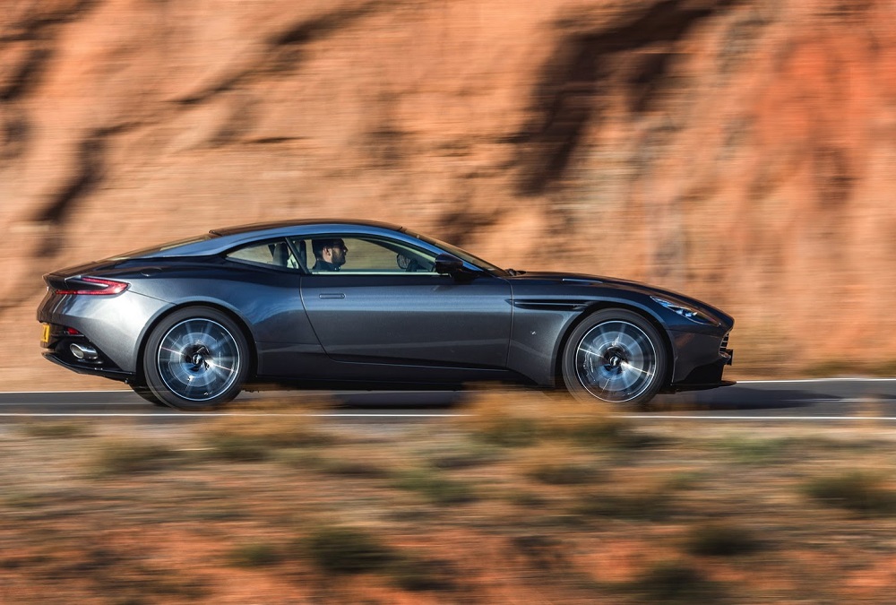 De nieuwe Aston Martin DB11 vanuit alle hoeken bekeken