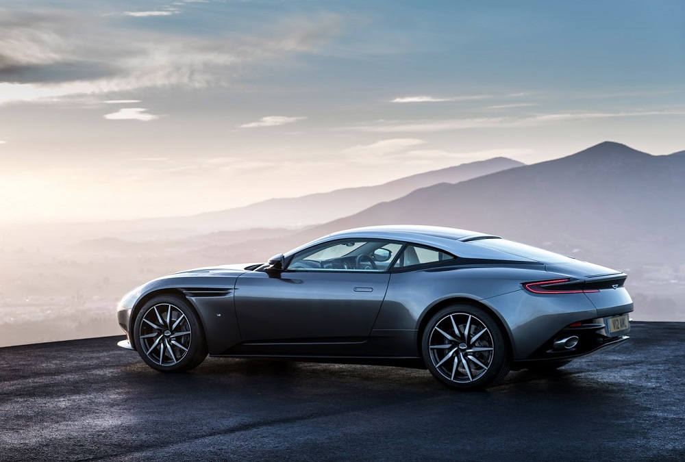 De nieuwe Aston Martin DB11 vanuit alle hoeken bekeken