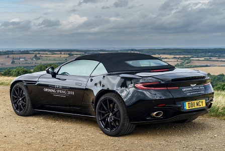 Aston Martin verrast met eerste foto's van DB11 Volante
