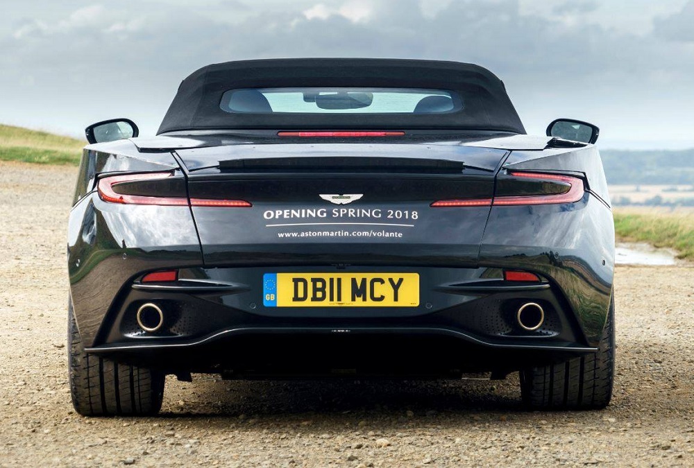 Aston Martin verrast met eerste foto's van DB11 Volante