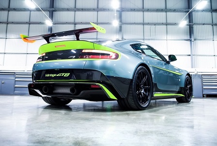 Straatlegaal circuitbeest: de nieuwe Aston Martin Vantage GT8