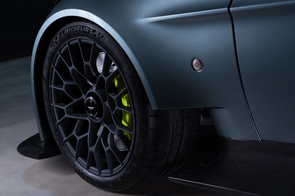 Aston Martin stelt Rapide AMR en Vantage AMR Pro voor