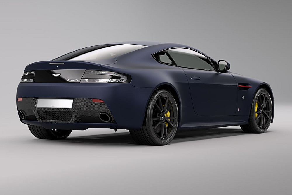 Aston Martin V8 en V12 Vantage S Red Bull Racing Edition zijn officieel