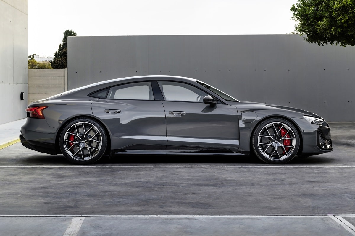 Dimensions Audi e-tron GT RS 856 hp automatic AWD