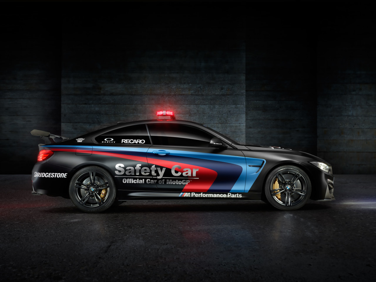 BMW M4 Coupé met waterinjectiesysteem als safety car in MotoGP