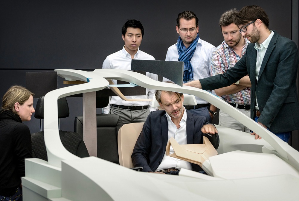 BMW viert honderdjarig bestaan met Vision Next 100 Concept