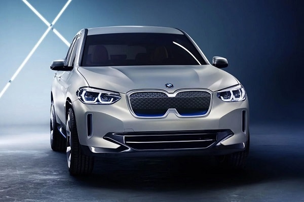 BMW haalt doek van Concept iX3