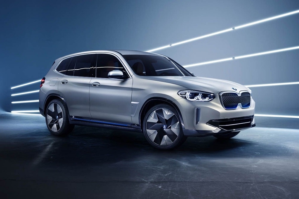 BMW haalt doek van Concept iX3