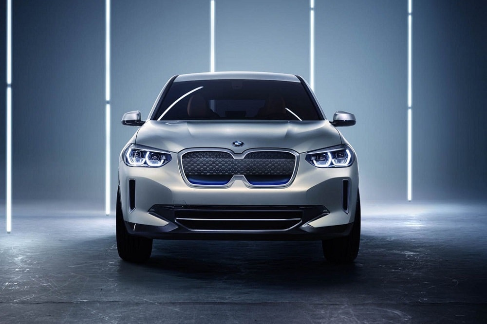 BMW haalt doek van Concept iX3