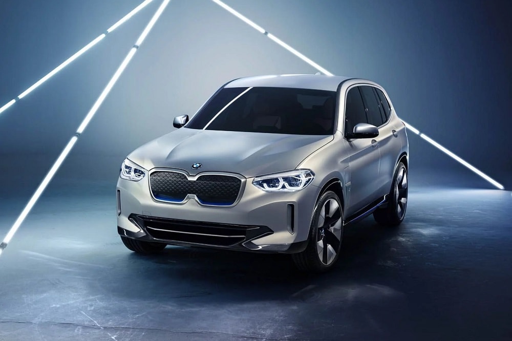 BMW haalt doek van Concept iX3