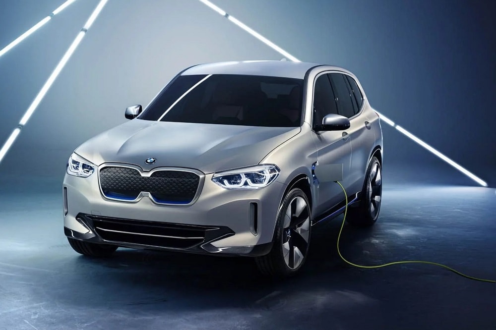 BMW haalt doek van Concept iX3