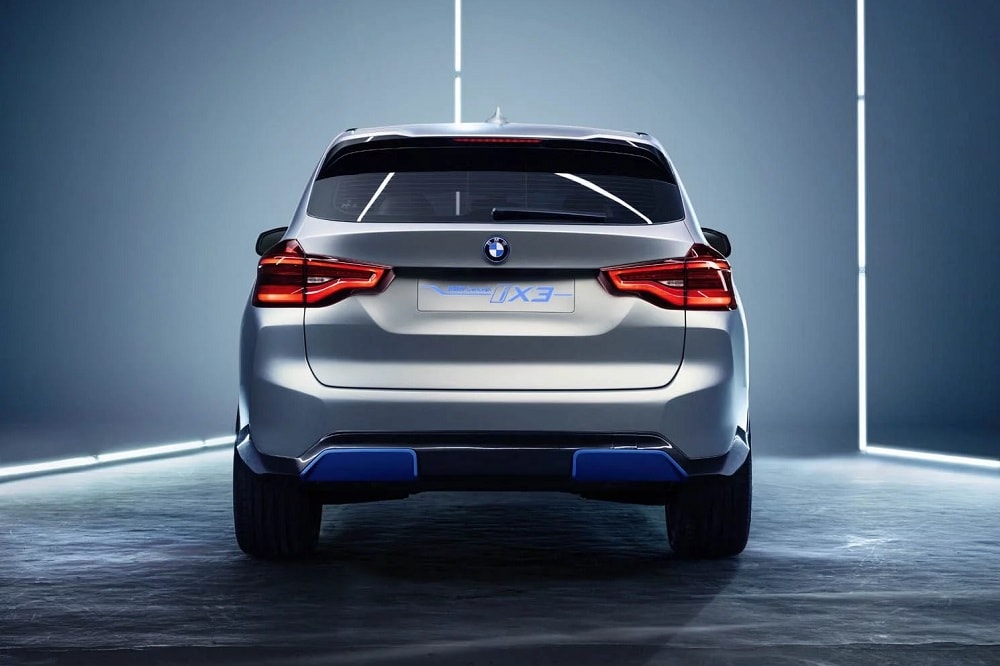 BMW haalt doek van Concept iX3