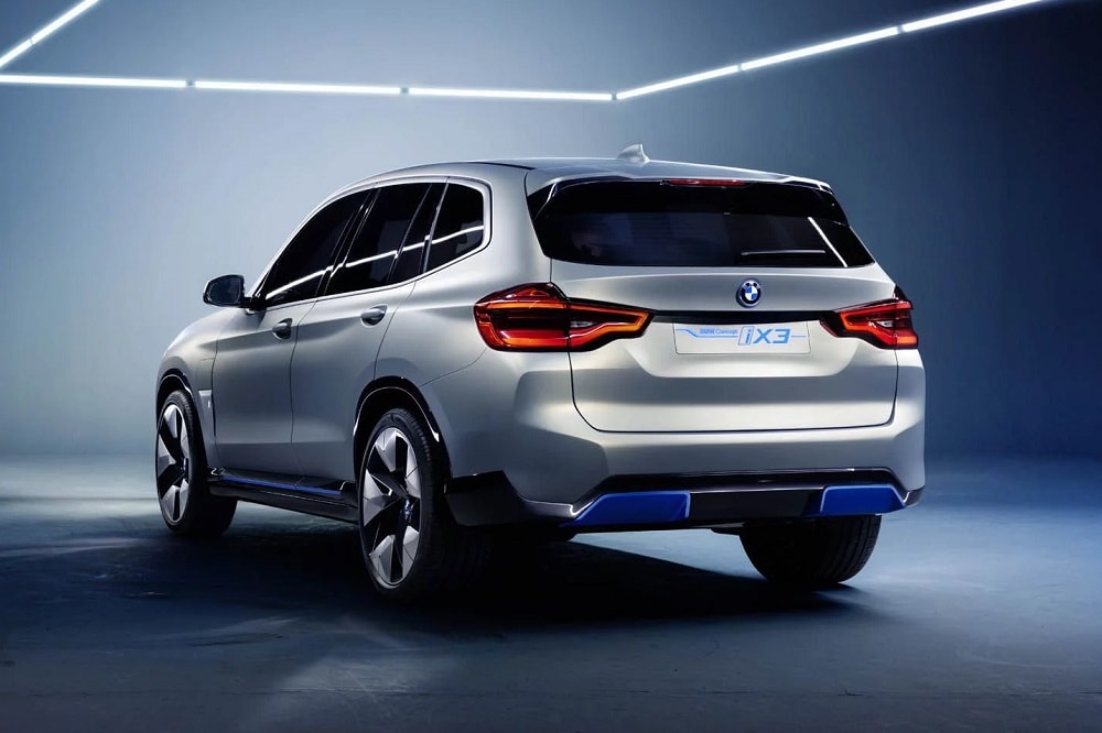 BMW haalt doek van Concept iX3