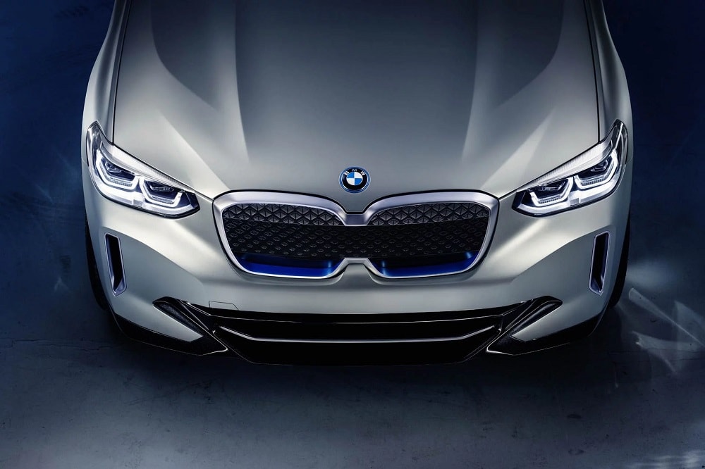 BMW haalt doek van Concept iX3