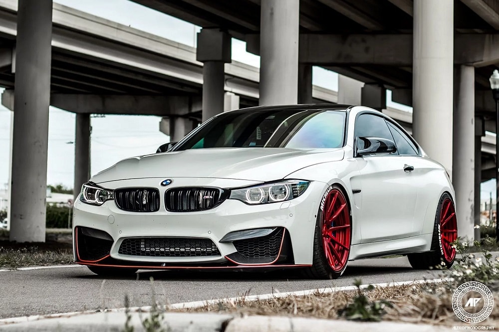 Alpine White BMW M4 Coupé imponeert met ADV.1 velgen