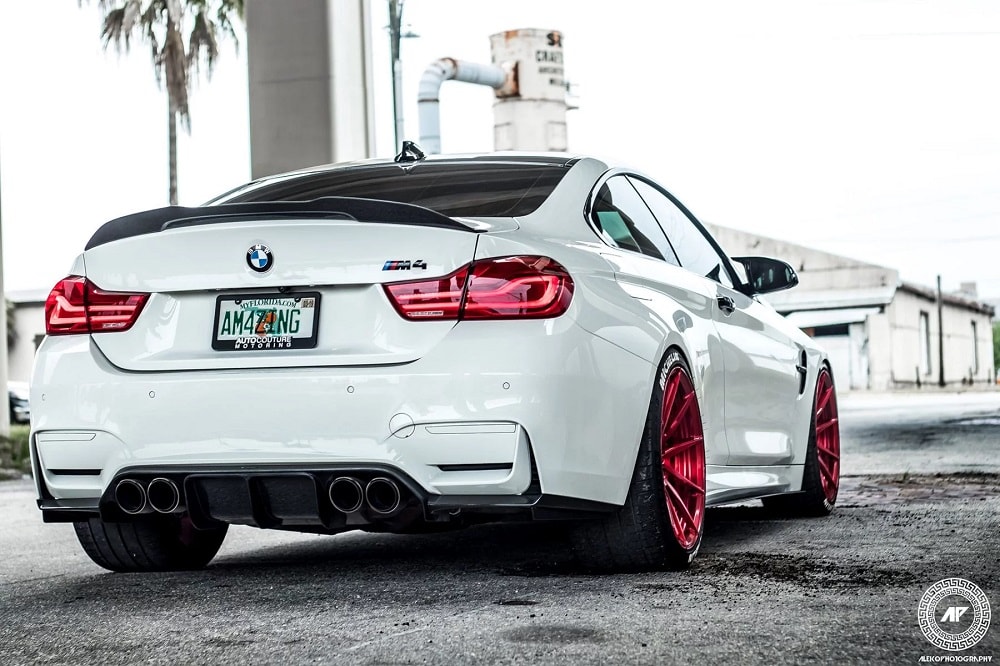 Alpine White BMW M4 Coupé imponeert met ADV.1 velgen