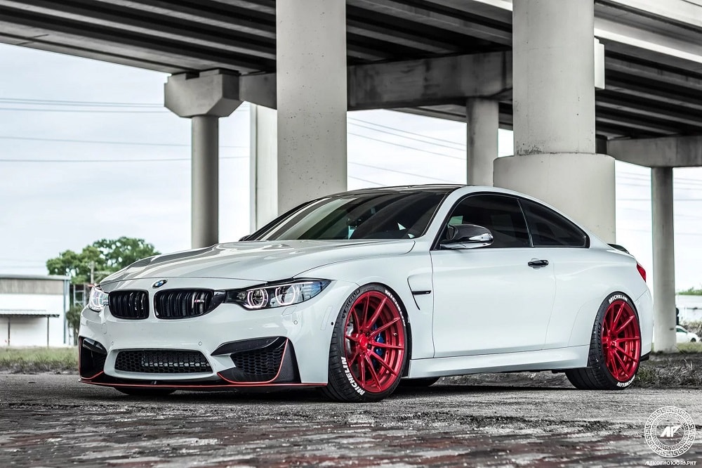 Alpine White BMW M4 Coupé imponeert met ADV.1 velgen