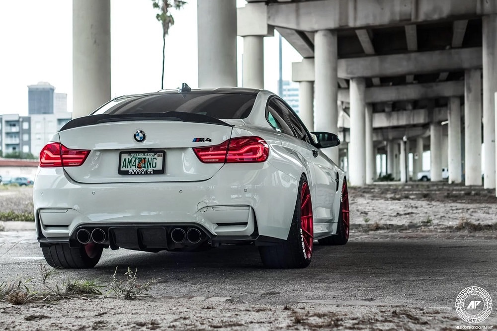 Alpine White BMW M4 Coupé imponeert met ADV.1 velgen