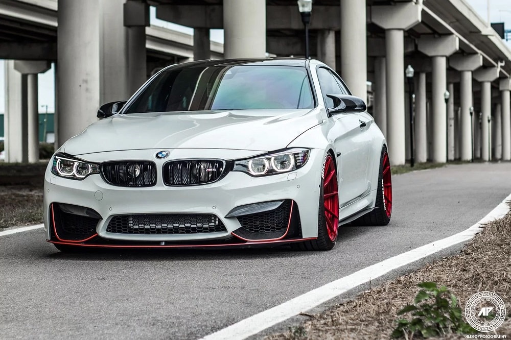 Alpine White BMW M4 Coupé imponeert met ADV.1 velgen