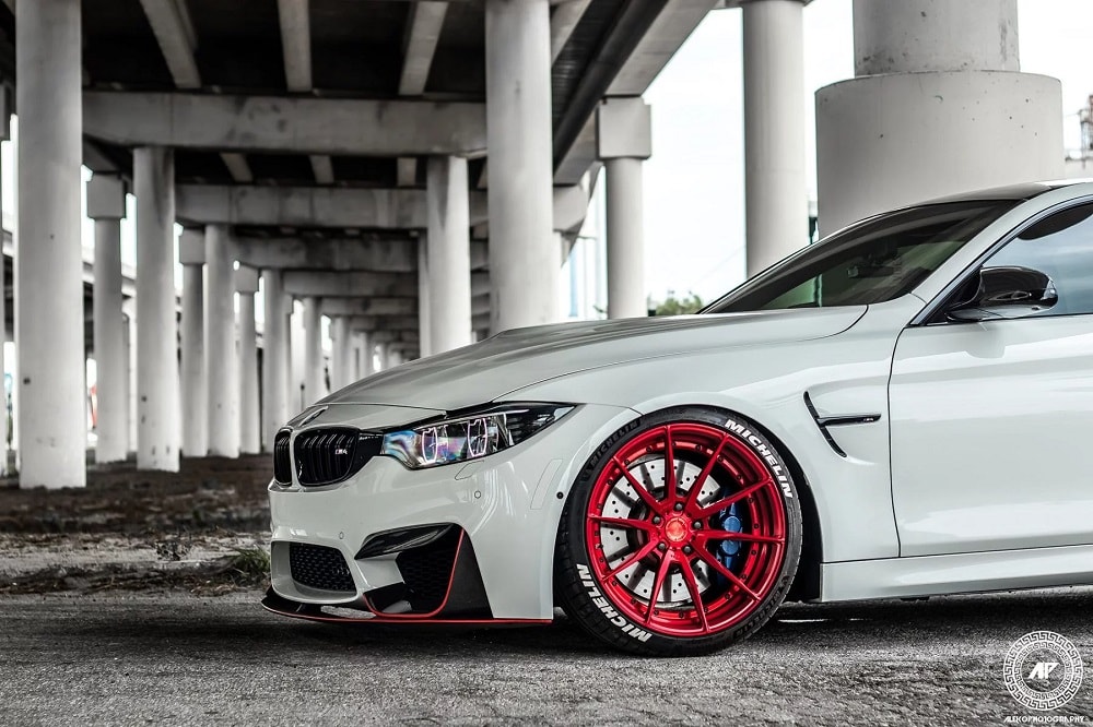 Alpine White BMW M4 Coupé imponeert met ADV.1 velgen