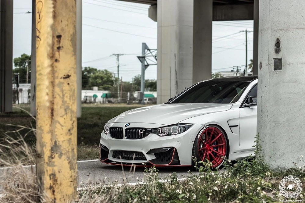 Alpine White BMW M4 Coupé imponeert met ADV.1 velgen