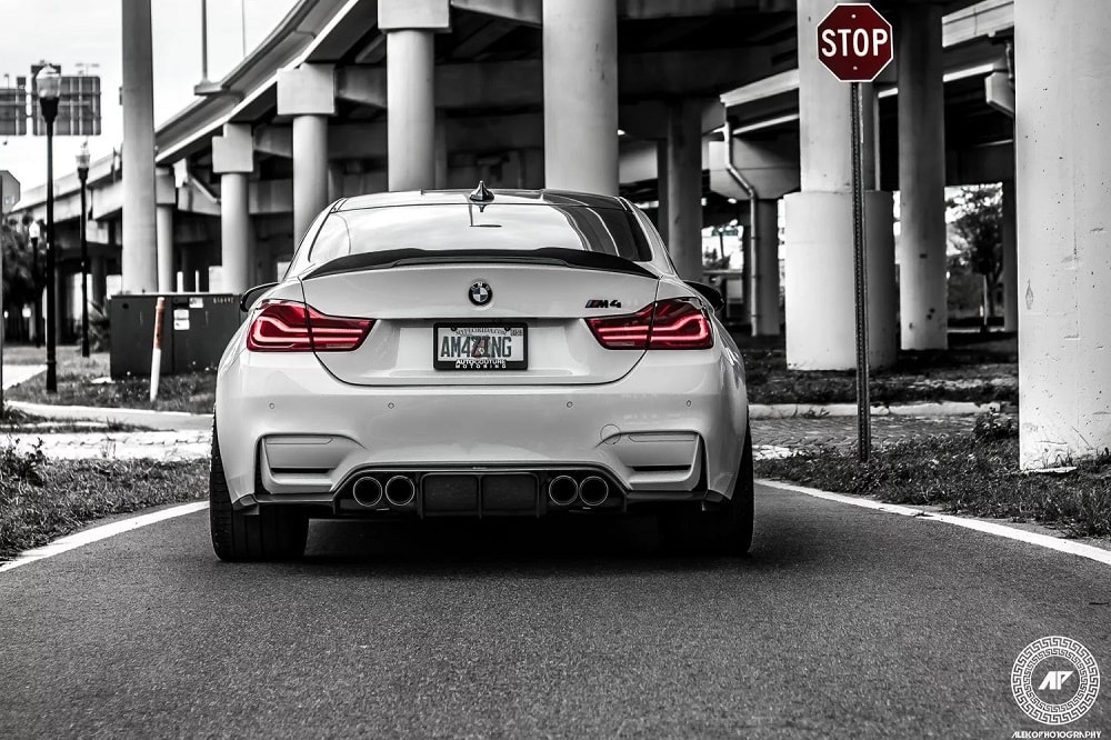 Alpine White BMW M4 Coupé imponeert met ADV.1 velgen