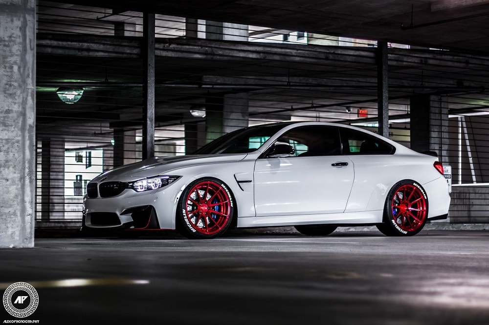 Alpine White BMW M4 Coupé imponeert met ADV.1 velgen